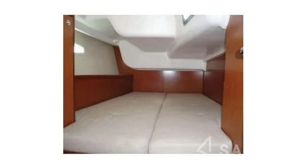 Oceanis 40 - Yacht Charter Sailica