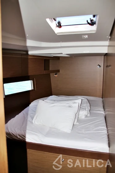 Oceanis 51.1 - Yacht Charter Sailica
