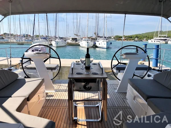 Oceanis 51.1 - Yacht Charter Sailica