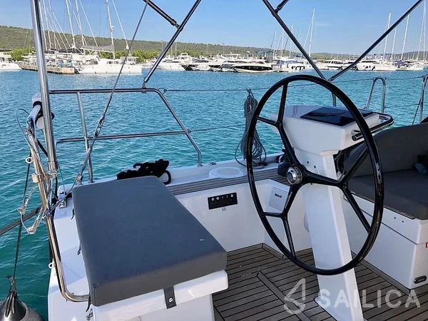 Oceanis 51.1 - Yacht Charter Sailica