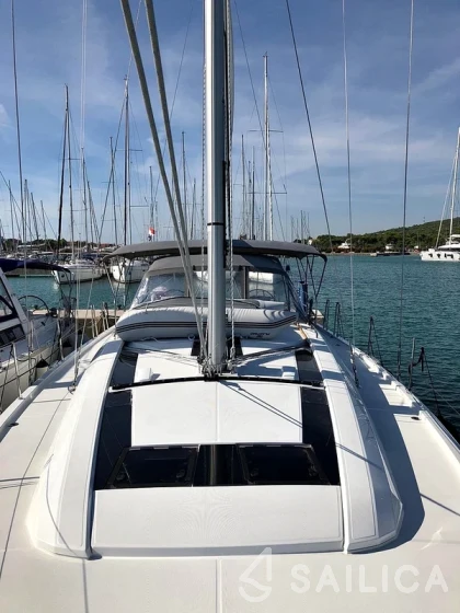 Oceanis 51.1 - Yacht Charter Sailica