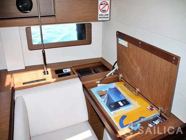 Oceanis 51.1 - Yacht Charter Sailica