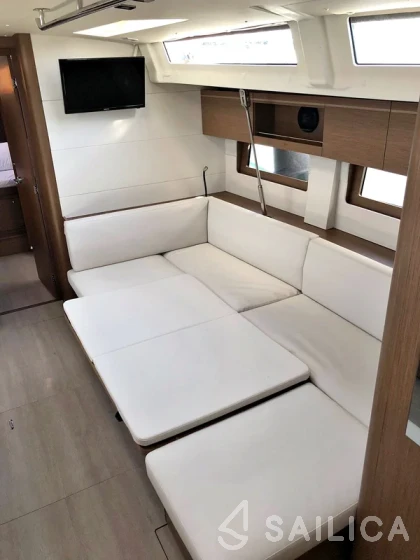 Oceanis 51.1 - Yacht Charter Sailica