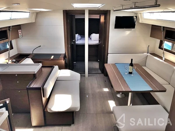 Oceanis 51.1 - Yacht Charter Sailica