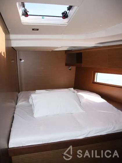 Oceanis 51.1 - Yacht Charter Sailica