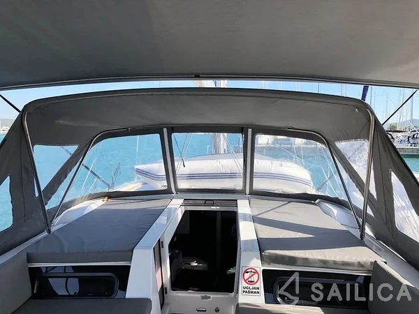 Oceanis 51.1 - Yacht Charter Sailica
