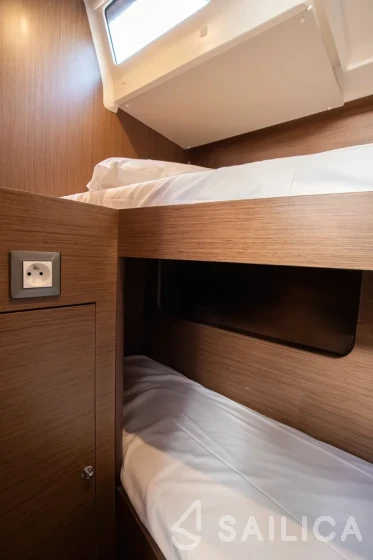 Oceanis 51.1 - Yacht Charter Sailica