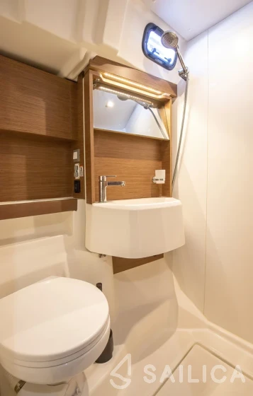 Oceanis 51.1 - Yacht Charter Sailica
