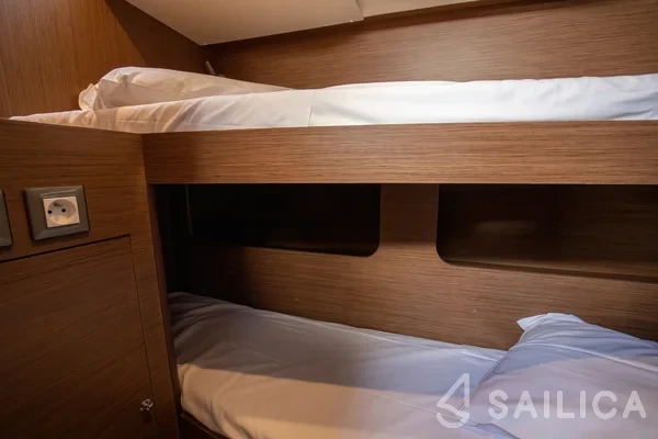 Oceanis 51.1 - Yacht Charter Sailica