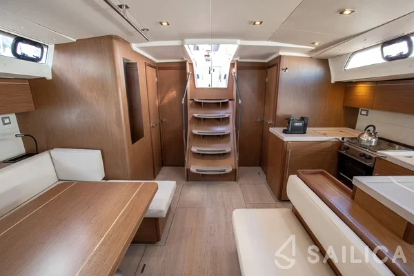 Oceanis 51.1 - Yacht Charter Sailica