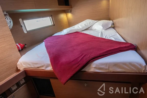 Oceanis 51.1 - Yacht Charter Sailica