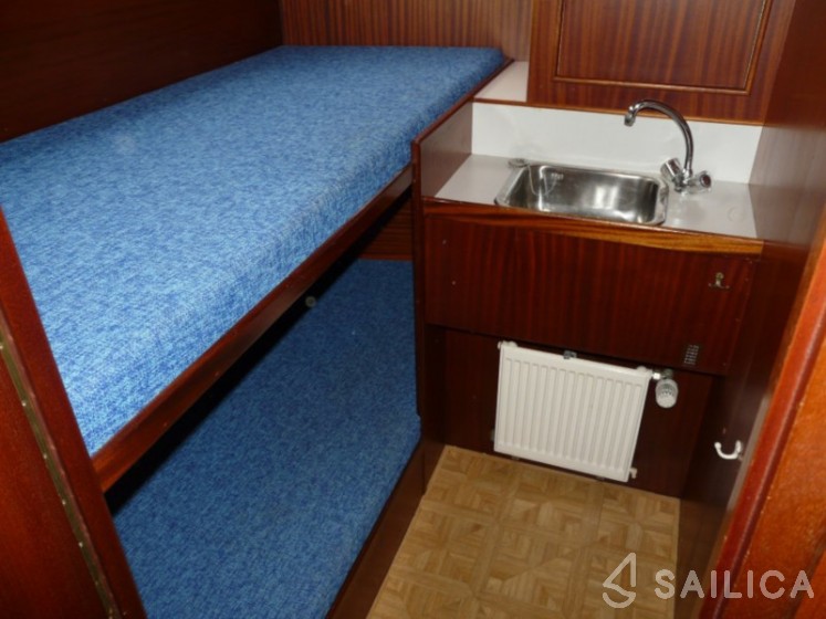 Merenpoort 1100s - Yacht Charter Sailica