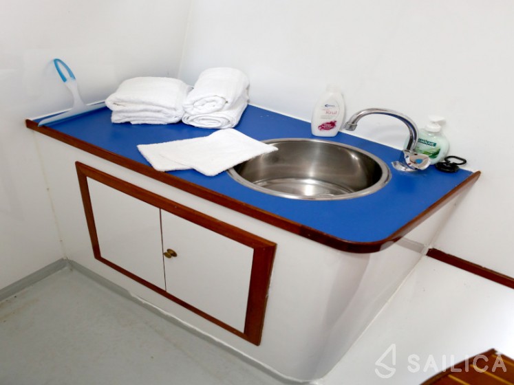 Barkas 1100 - Yacht Charter Sailica