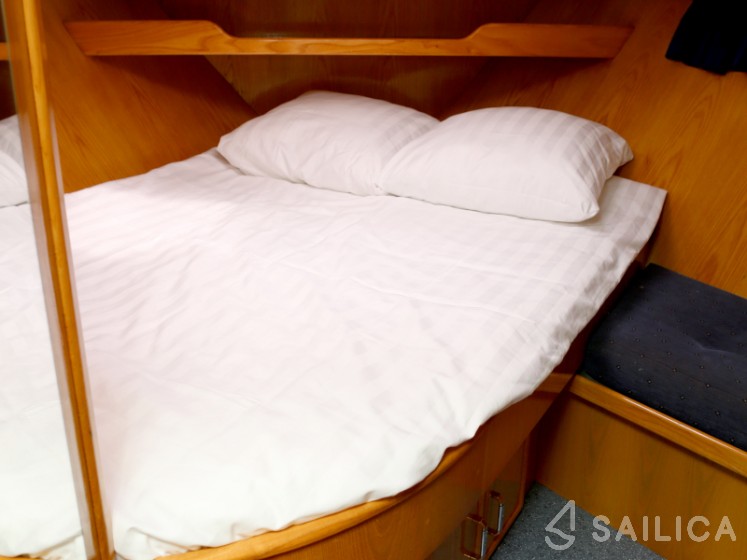 Pedro Solano 33 - Yacht Charter Sailica