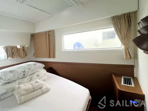 Lagoon 42 - Yacht Charter Sailica