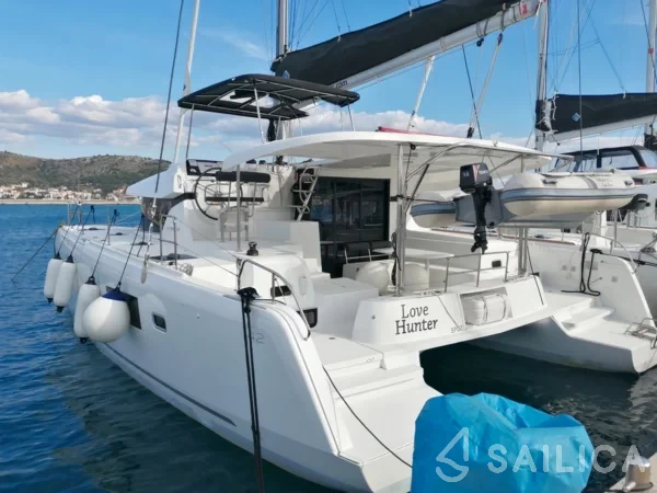 Lagoon 42 - Yacht Charter Sailica