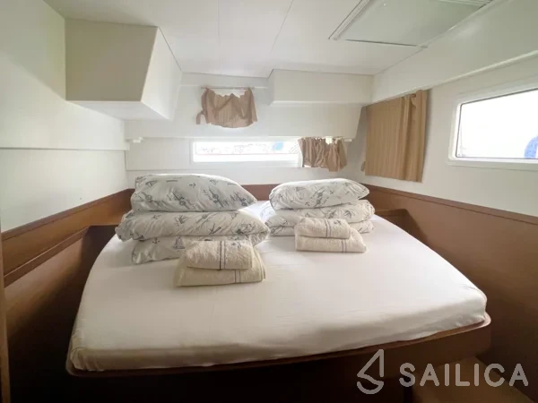 Lagoon 42 - Yacht Charter Sailica
