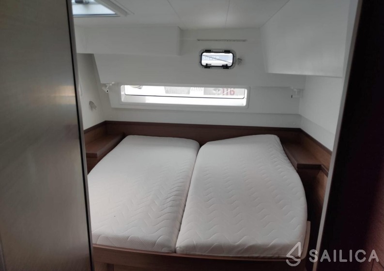 Lagoon 42 - Yacht Charter Sailica