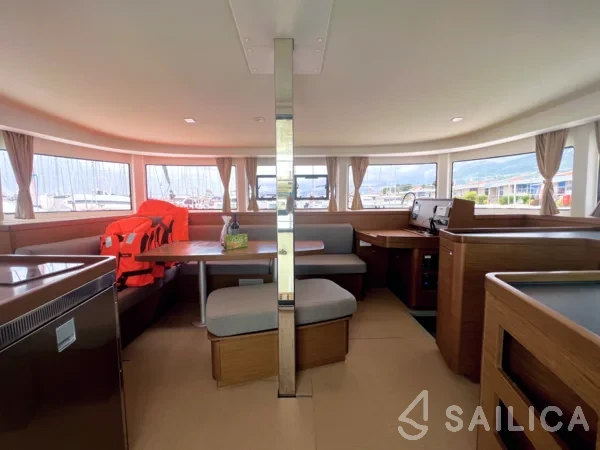 Lagoon 42 - Yacht Charter Sailica