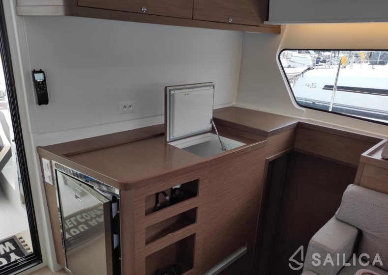 Lagoon 42 - Yacht Charter Sailica