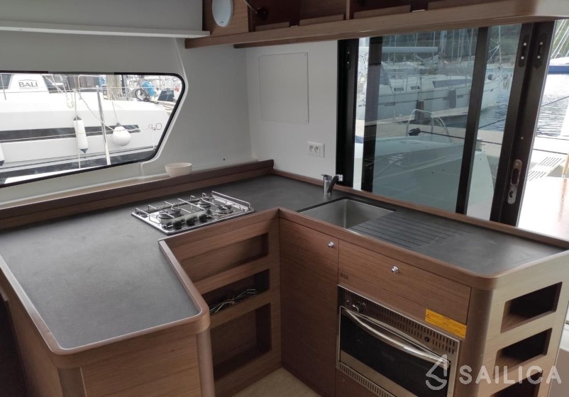 Lagoon 42 - Yacht Charter Sailica
