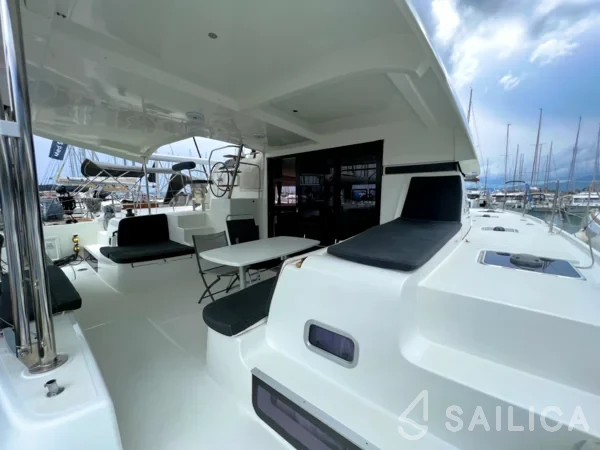 Lagoon 42 - Yacht Charter Sailica