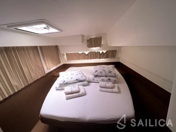 Lagoon 42 - Yacht Charter Sailica