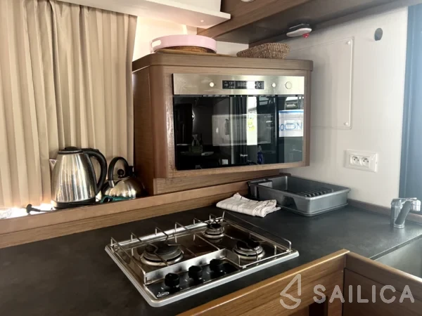 Lagoon 42 - Yacht Charter Sailica