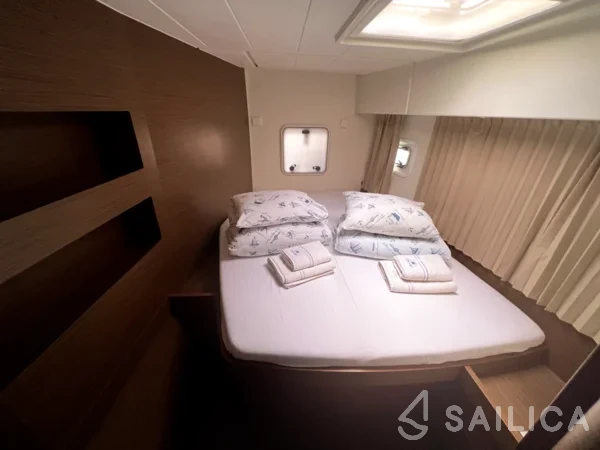 Lagoon 42 - Yacht Charter Sailica