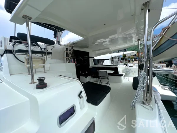 Lagoon 42 - Yacht Charter Sailica