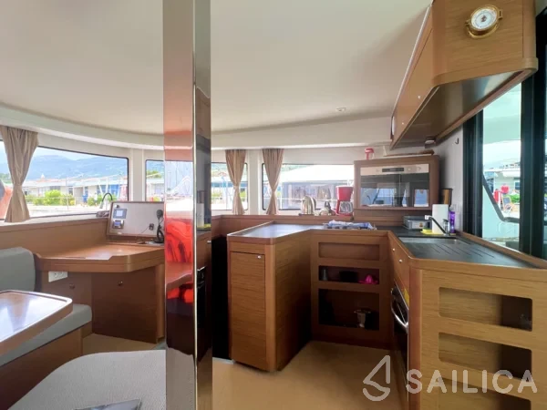 Lagoon 42 - Yacht Charter Sailica