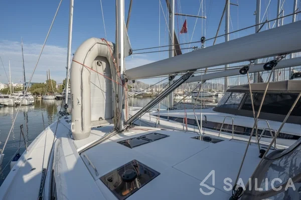 Jeanneau 54 - Yacht Charter Sailica