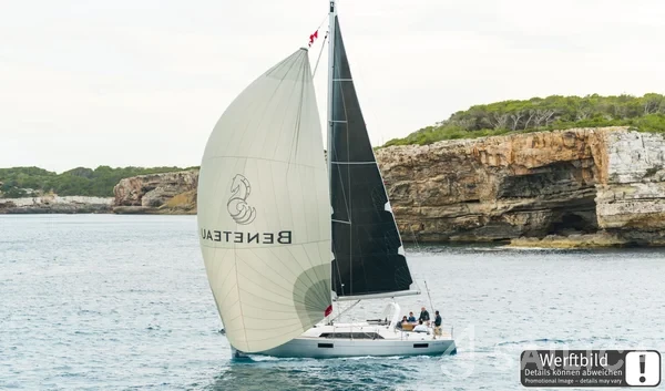 Oceanis 41.1 - Yacht Charter Sailica