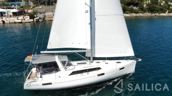 Oceanis 41.1 - Yacht Charter Sailica