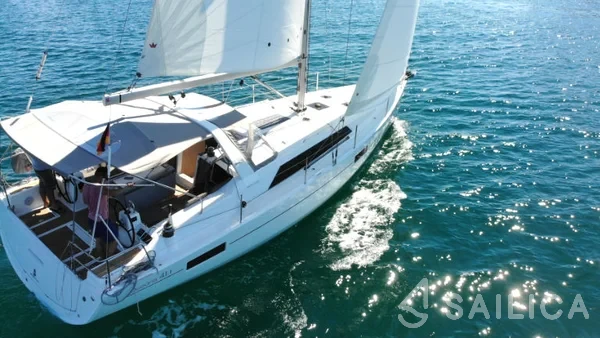 Oceanis 41.1 - Yacht Charter Sailica