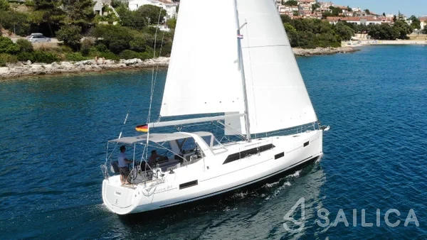 Oceanis 41.1 - Yacht Charter Sailica