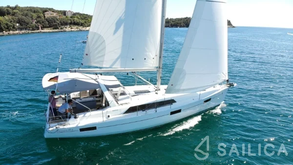Oceanis 41.1 - Yacht Charter Sailica