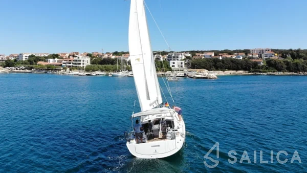 Oceanis 41.1 - Yacht Charter Sailica