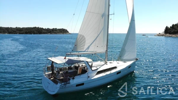 Oceanis 41.1 - Yacht Charter Sailica