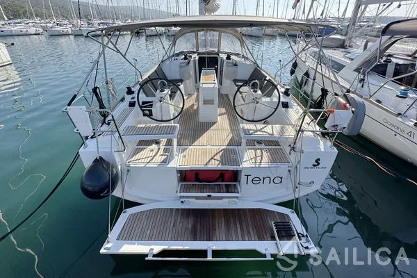 Oceanis 38.1 - Yacht Charter Sailica