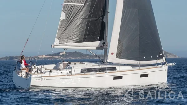 Oceanis 38.1 - Yacht Charter Sailica