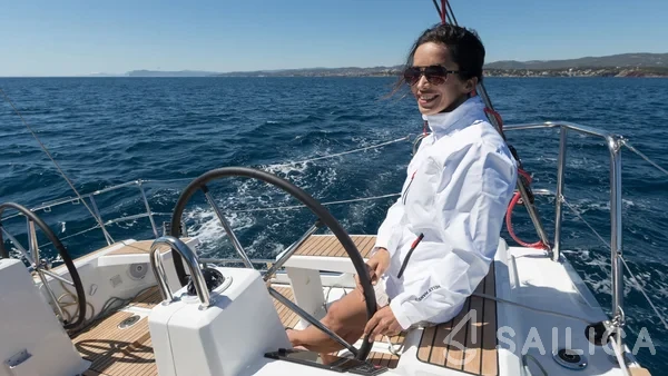 Oceanis 38.1 - Yacht Charter Sailica