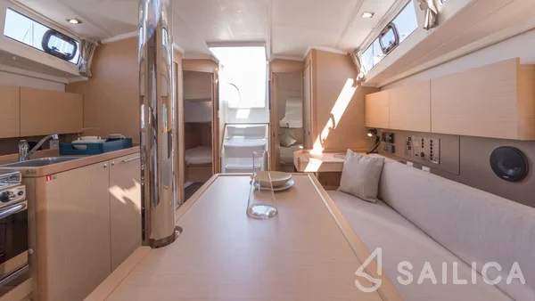 Oceanis 38.1 - Yacht Charter Sailica