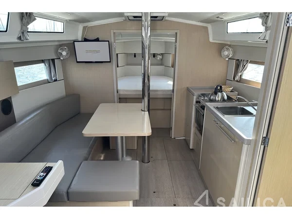 Oceanis 38.1 - Yacht Charter Sailica