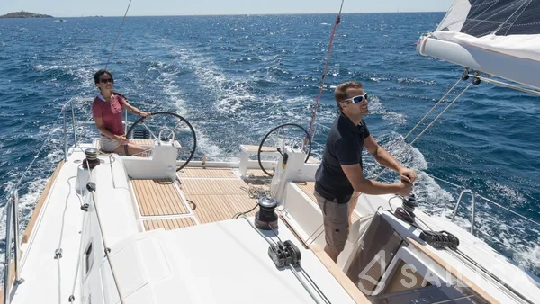 Oceanis 38.1 - Yacht Charter Sailica