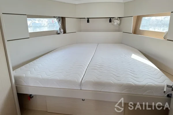 Oceanis 38.1 - Yacht Charter Sailica