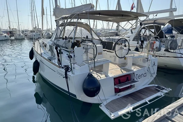 Oceanis 38.1 - Yacht Charter Sailica