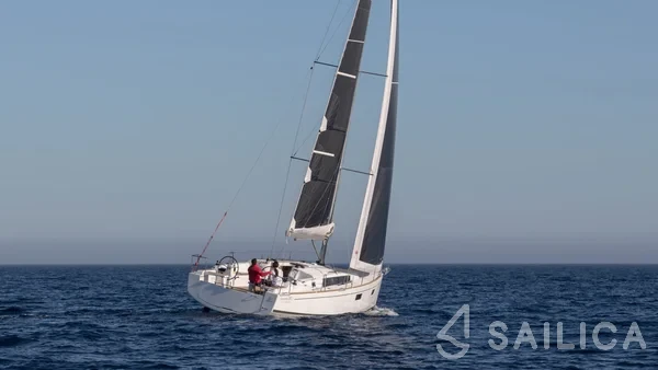 Oceanis 38.1 - Yacht Charter Sailica