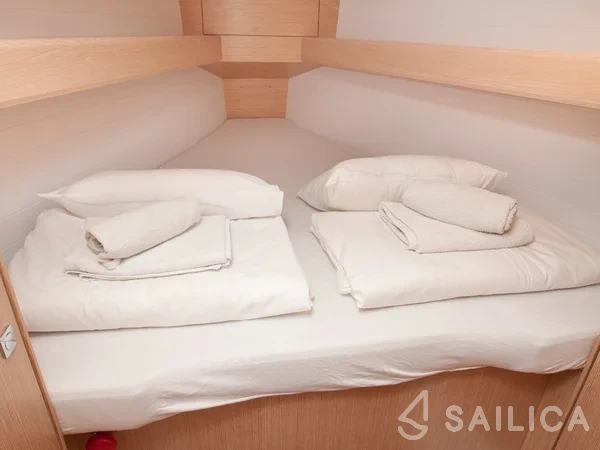 Bavaria Cruiser 34 Style - Yacht Charter Sailica