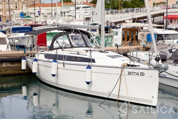 Bavaria Cruiser 34 Style - Yacht Charter Sailica